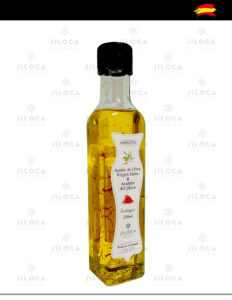 Botella de cristal con aceite aromatizado con azafran